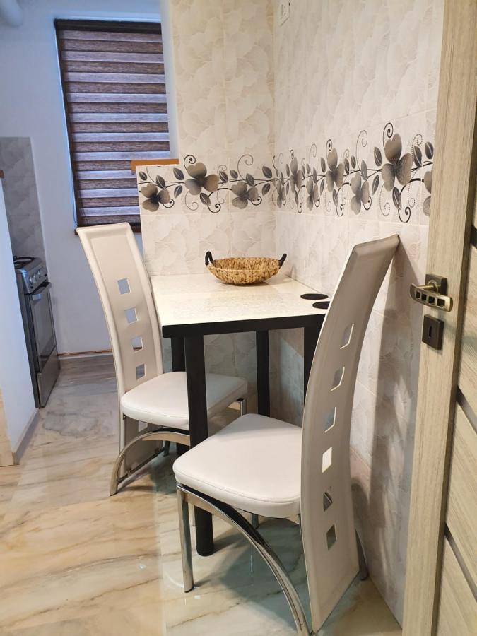 Kriss Apartment Luxury Targu Jiu Bagian luar foto