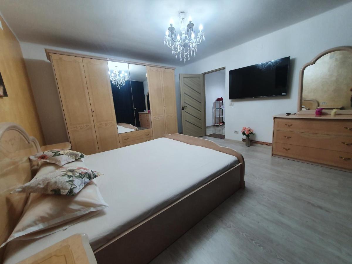 Kriss Apartment Luxury Targu Jiu Bagian luar foto