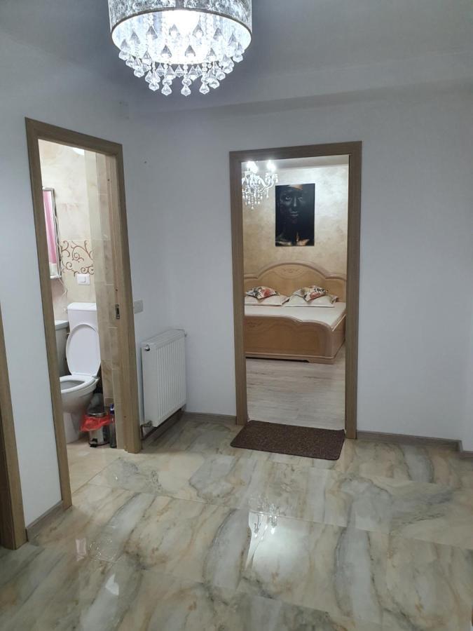 Kriss Apartment Luxury Targu Jiu Bagian luar foto