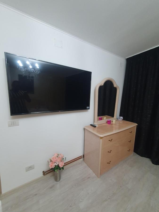 Kriss Apartment Luxury Targu Jiu Bagian luar foto